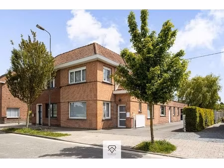 ruime gezinswoning (4 slpk) met epc b  dubbele garage en zonnige tuin in drongen