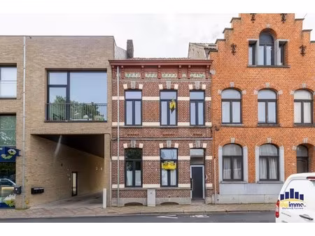 te koop – stijlvolle herenwoning in renovatie op topligging in izegem