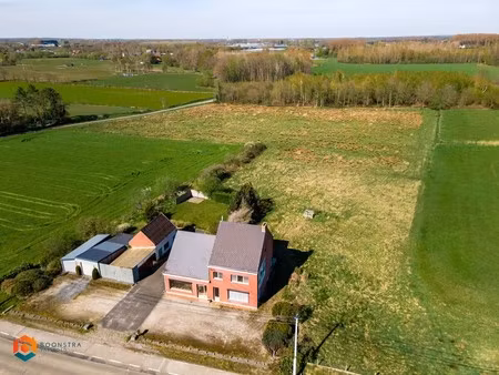 landelijke eigendom met 5 slpkrs en bijgebouwen op bijna 1 8ha te lier