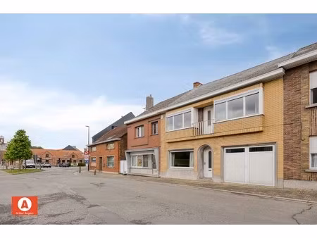 ruime te renoveren woning met 4 slaapkamers
