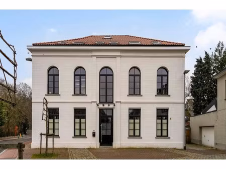 historisch pand met karakter op 800m2 te muizen.