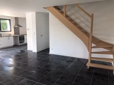 location maison 5 pièces 102 m² à saint-étienne-de-montluc (44360)