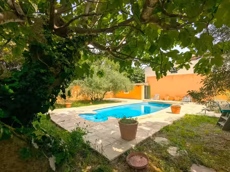 villa sur les hauteurs avec dépendances