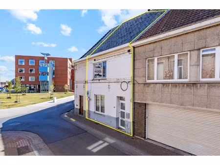 interessante rijwoning met 2 slaapkamers in centrum wetteren