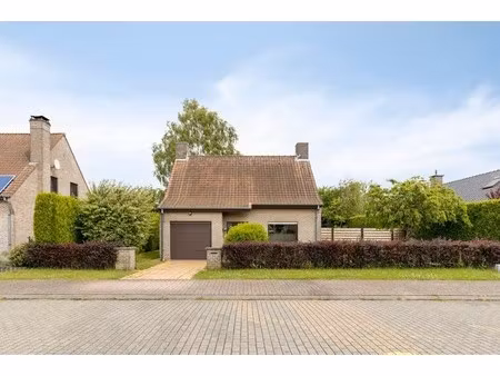 alleenstaand huis op residentiële locatie te koop in gullegem