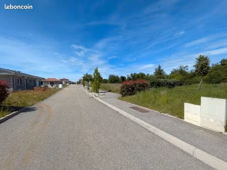 terrain 542 m² blyes