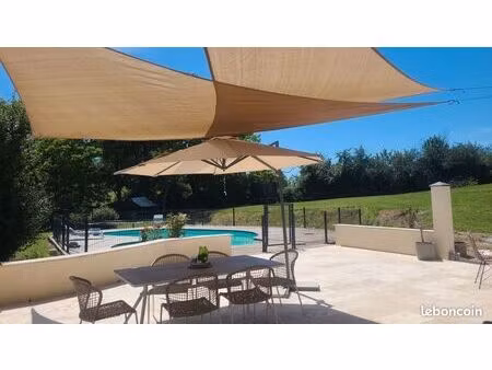 maison avec piscine et dépendances