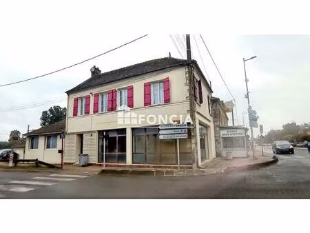 ensemble local commercial et appartement à dordives