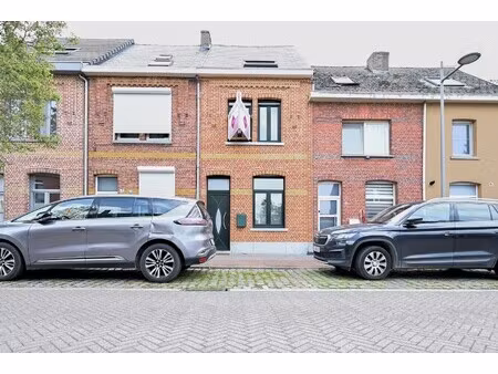 charmante eengezinswoning met achteruitweg!
