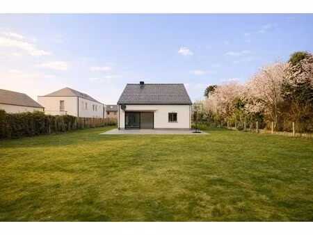 luxueus afgewerkte villa met 5 slaapkamers in leerne!