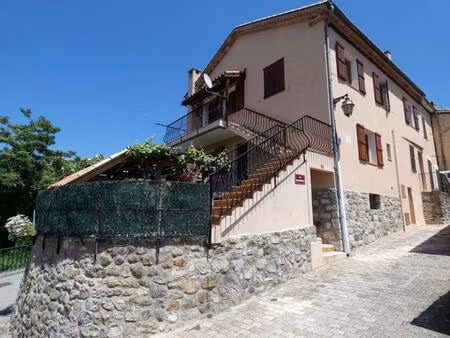 maison 3 appartements sur cour  au calme