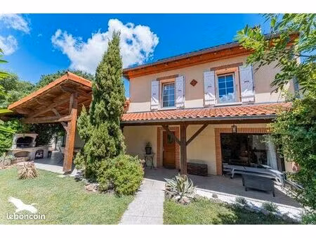 villa 6 pièces 160 m²