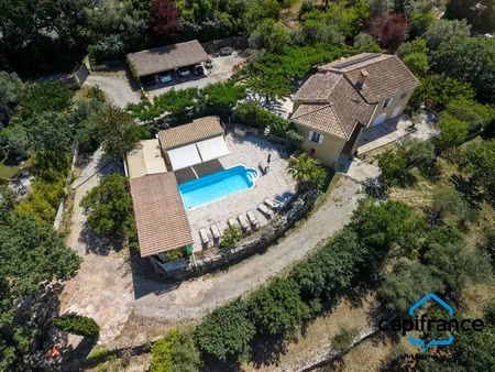 solles toucas magnifique villa de 220 m2 dont 140de plain pied et 80m2 en rez de jardin (t