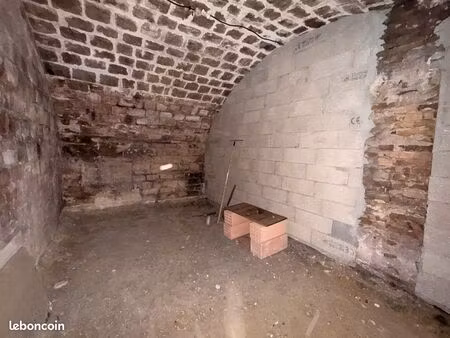 cave saine de 13m2 - 1er sous sol - beaumarchais / amelot
