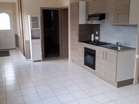 loue maison 2 pièces 45 m2 - cour - garage à lizeray 36100