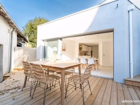 a louer - superbe maison meublée 5 pièces 105m² + terrasse et dépendances - bourg de sucé-