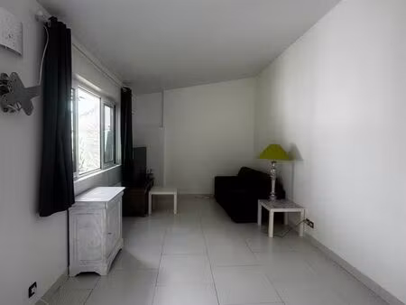 location : studio meuble 35m2