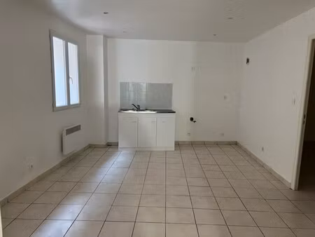 location appartement 1 pièce 37m² le val 83143