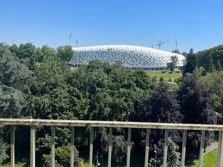vue sur stade  toutes charges comprises