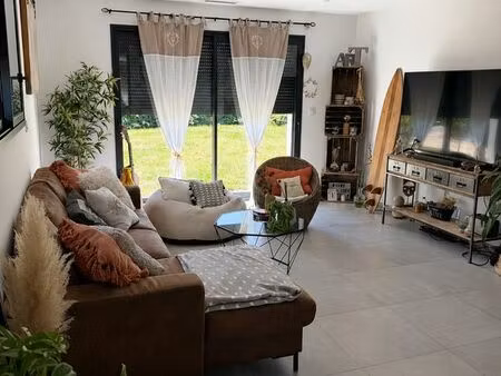 villa récente de plain pied à feillens