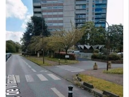 place de parking en sous-sol sécurisé – accès badge
