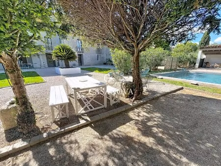 charme & authenticité ! batisse de caractere datant de 1789 proposant 350 m² avec jardin..