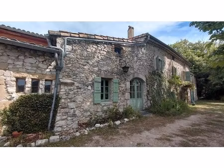 ancienne ferme sur 3 hectares