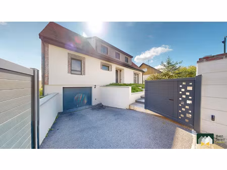 belle maison familiale fraîchement rénovée au centre-ville de