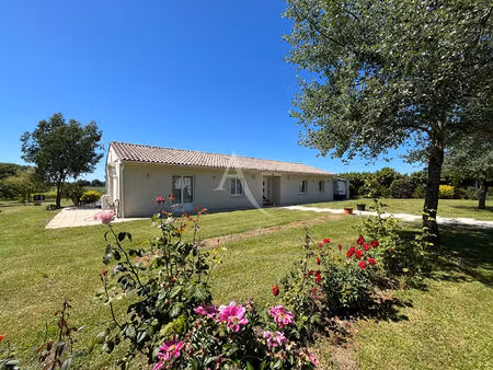 vente maison 5 pièces  142.00m²  montendre