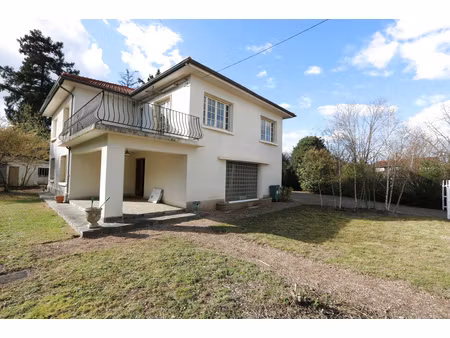 belle villa de 212 m2 sur deux niveau plus sous sol et cave ; le tout sur 1000 m2 de terra