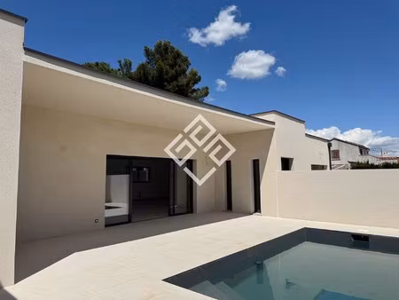 mia villa moderne de plain-pied avec piscine