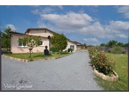 maison de plain-pied de 3 chambres avec jardin à beaupouyet (dordogne)