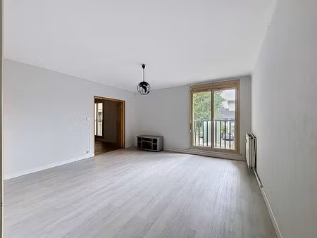 vente appartement 4 pièces  84.00m²  avrillé