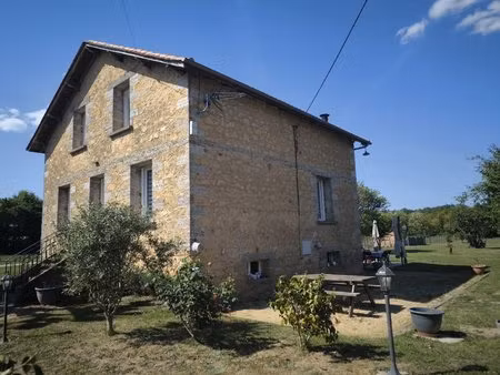 maison entierement renovee en bord de dordogne