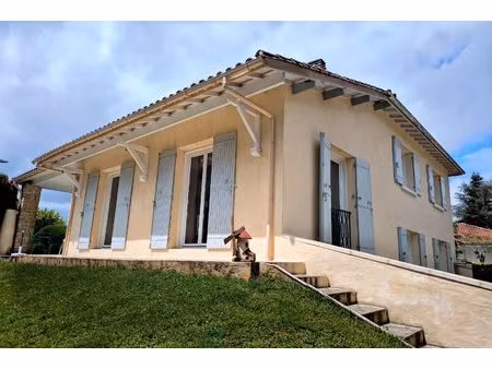maison avec 2 logements au calme  proche des commodites