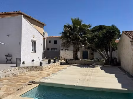 superbe villa avec piscine et cuisine d'été