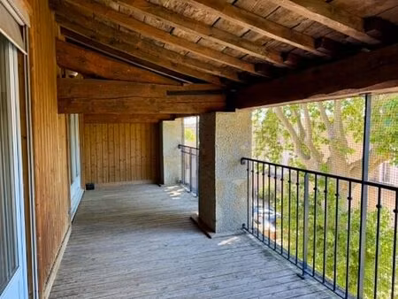 duplex dans un esprit loft avec terrasses et parking