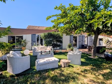 villa avec piscine sur grande parcelle