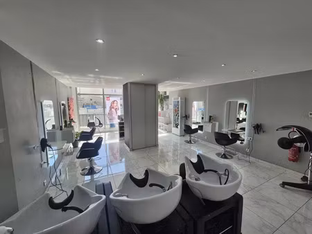 location commerce 2 pièces 80 m² à annemasse (74100)