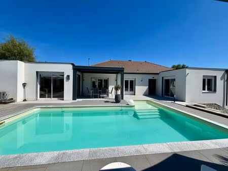 propriété rénovée avec piscine  160 m² sur 27 ares 96