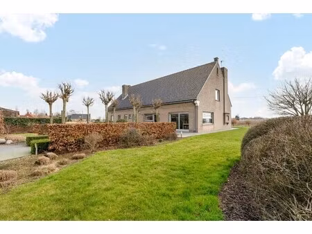 ruime gezinswoning met tuin te huur in westrozebeke