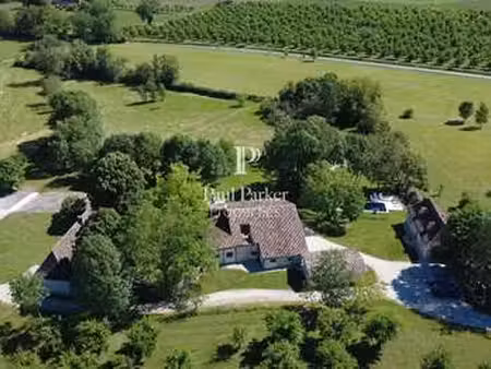 vente maison piscine à beaumont-du-périgord (24440) : à vendre piscine / 400m² beaumont-du
