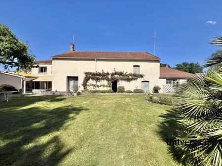 maison au fort potentiels + nombreuses dépendances