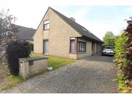 vrijstaande woning met garage en tuin te maldegem 
