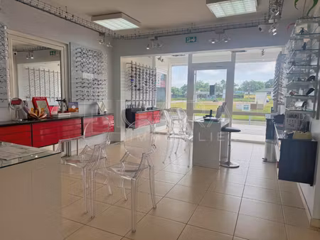 location local commercial 53m² matoury 97351