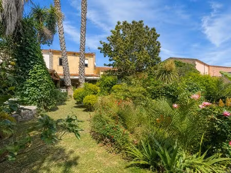 immeuble mixte avec local commercial  jardin arboré et appartem