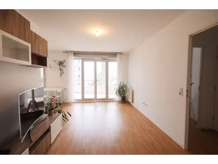 location appartement 2 pièces  44.30m²  romainville
