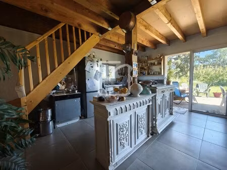 maison atype et écologique dans la prairie!