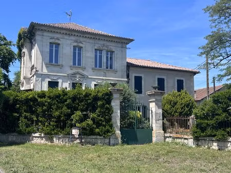 maison de maître 180 m2 de 1890  parc arboré  piscine et revenus locatifs 47420 houeillès.