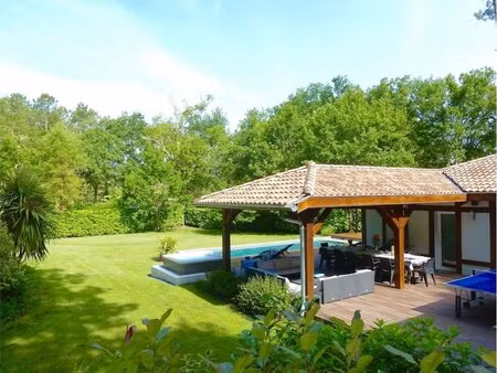 maison piscine et jacuzzi 7 pièce(s) 203 m2